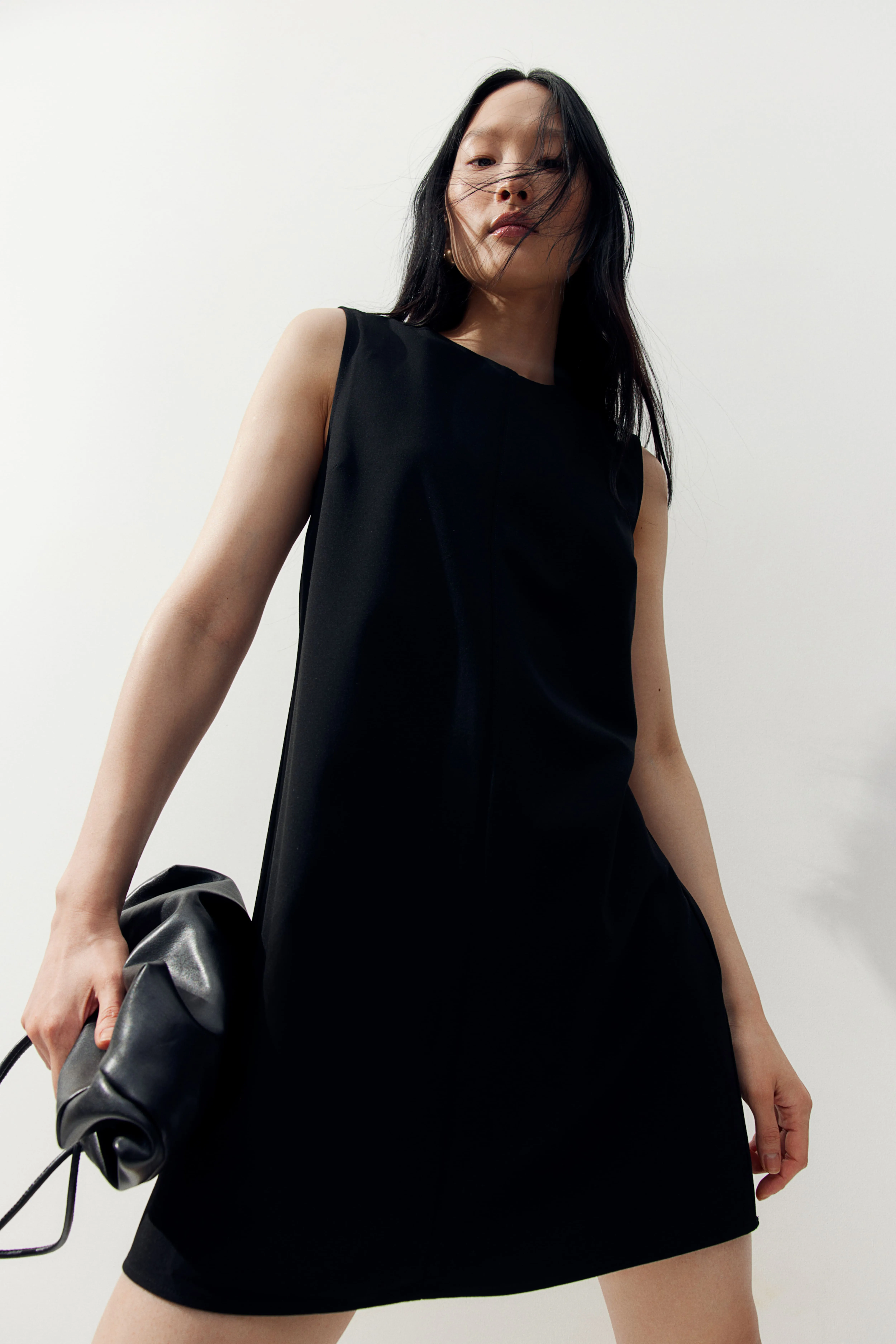 Shift dress - Round neck - Sleeveless - Black - Ladies | H&M GB